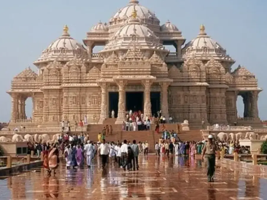 Delhi Darshan Tour Package – Heritage & Culture Experience